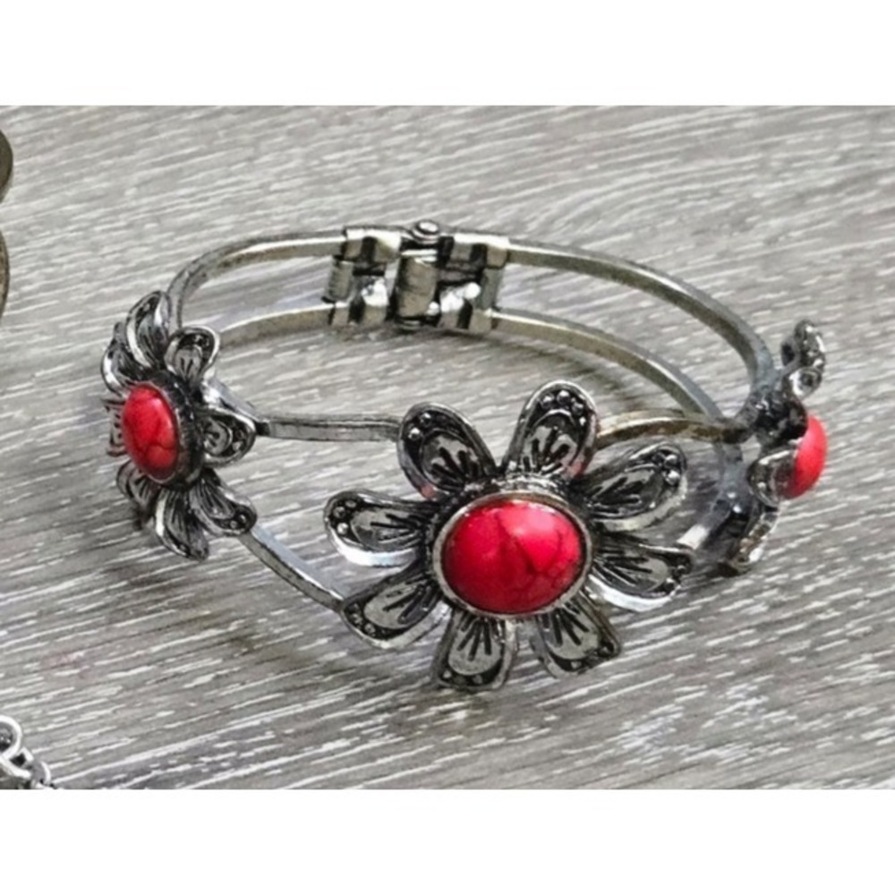Red Turquoise Style Flower Bracelet Silver Tone Hinged Bangle Western Style